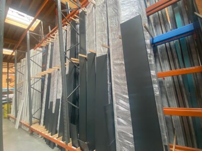Seuils aluminium en stock : pourquoi ça change tout pour un installateur?